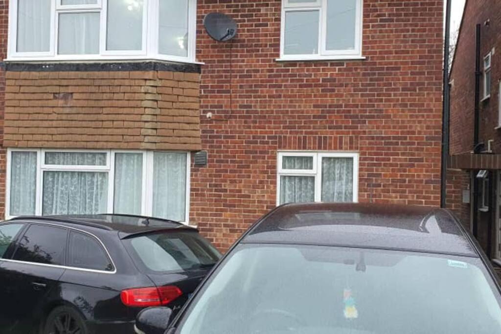 Harmondsworth Exquisite And Modern 2 Bed Maisonette מראה חיצוני תמונה