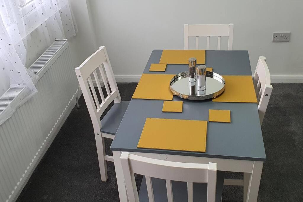 Harmondsworth Exquisite And Modern 2 Bed Maisonette מראה חיצוני תמונה